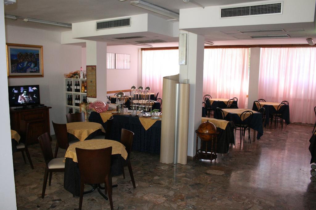Hotel Roxy Floridiana Rimini Ngoại thất bức ảnh